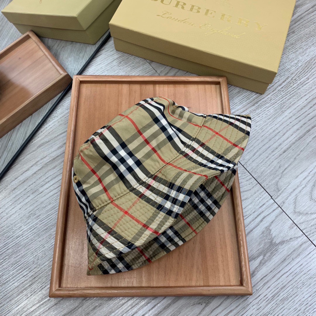 Burberry Vintage Check Cotton Bucket Hat - FashionPlug