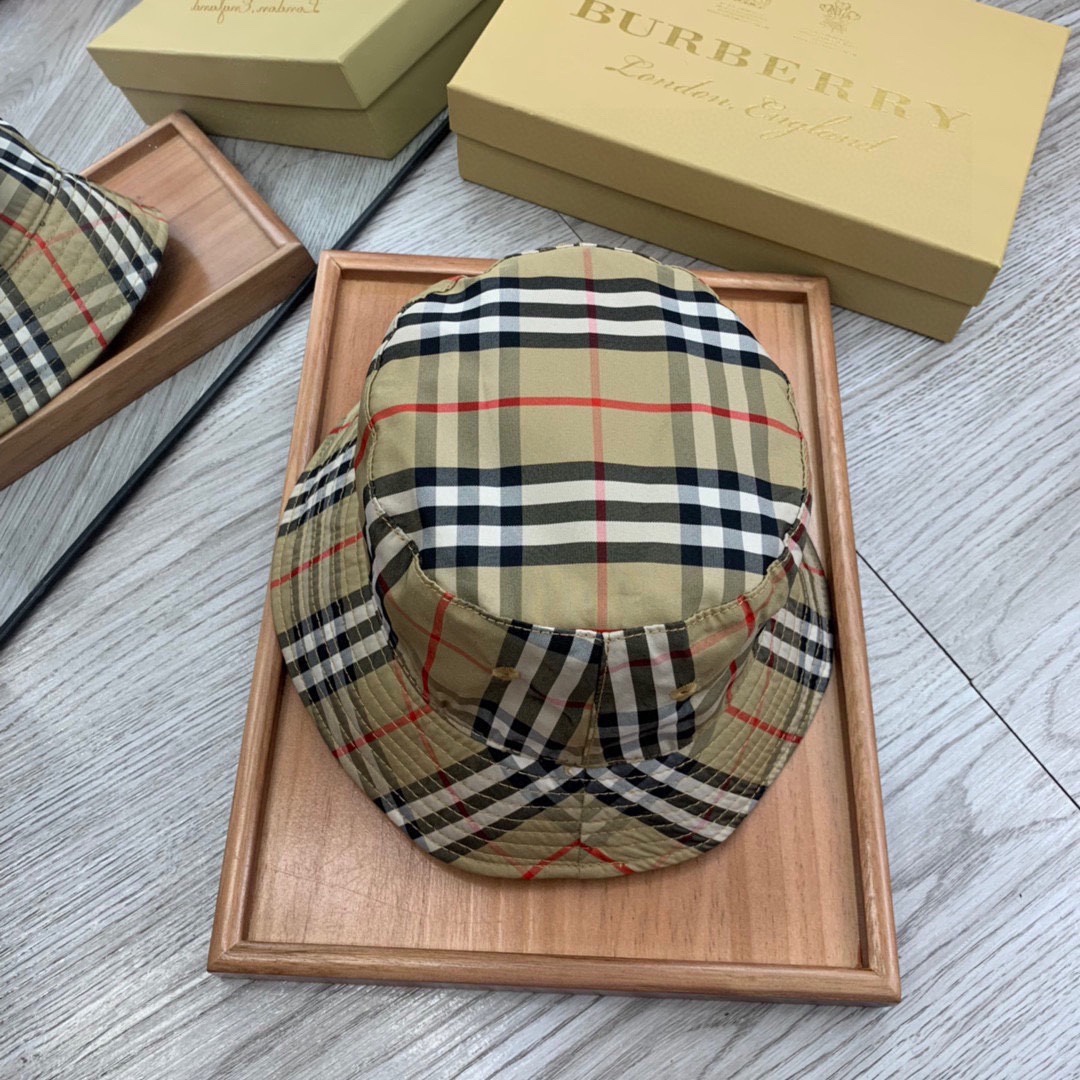 Burberry Vintage Check Cotton Bucket Hat - FashionPlug