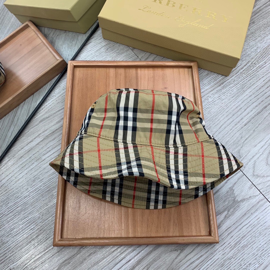Burberry Vintage Check Cotton Bucket Hat - FashionPlug