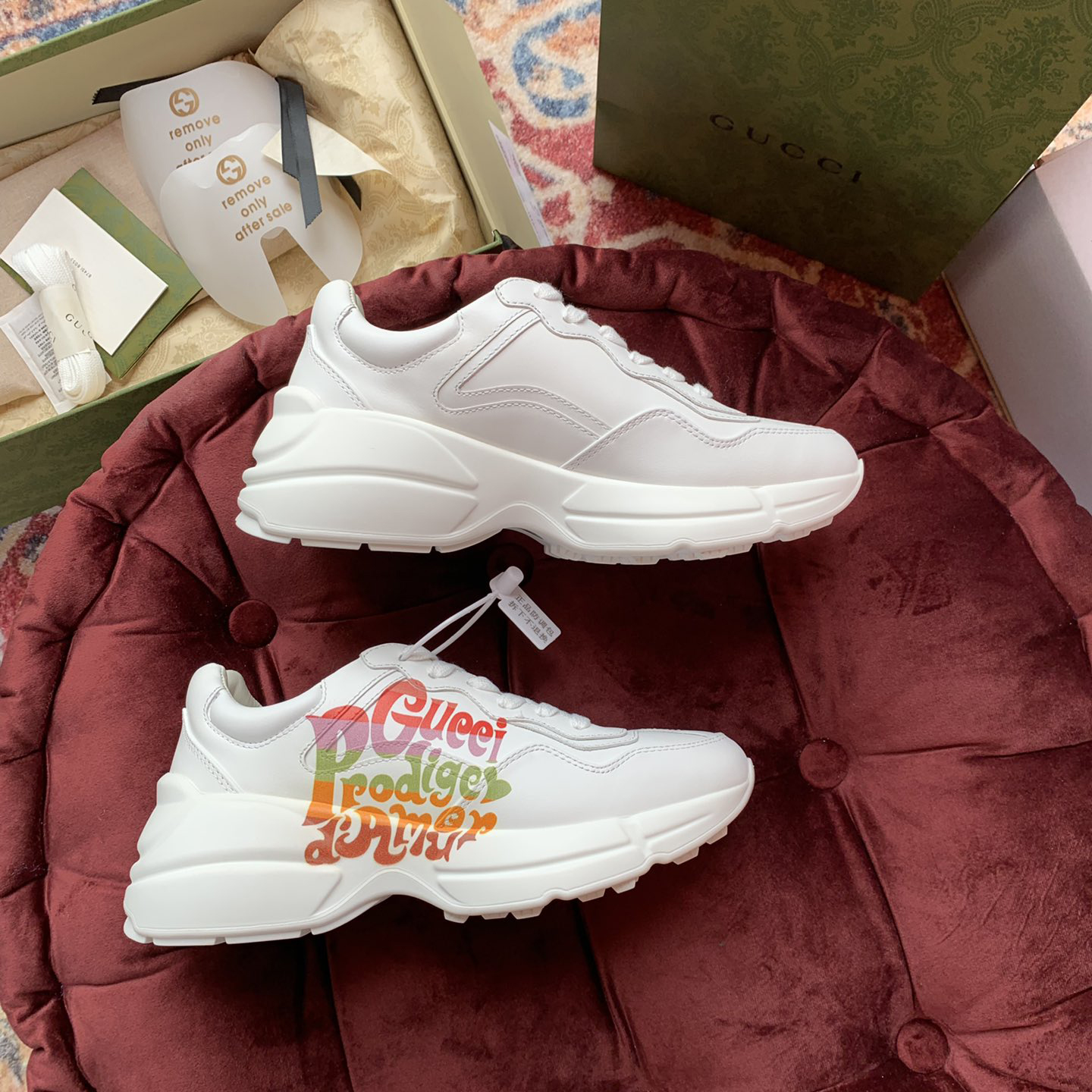 Gucci Men's Rhyton Sneaker In White - FashionPlug