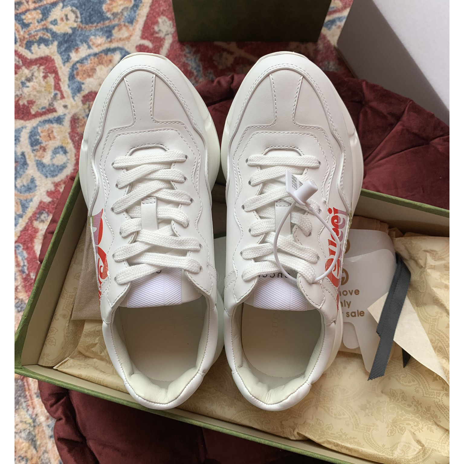 Gucci Men's Rhyton Sneaker In White - FashionPlug
