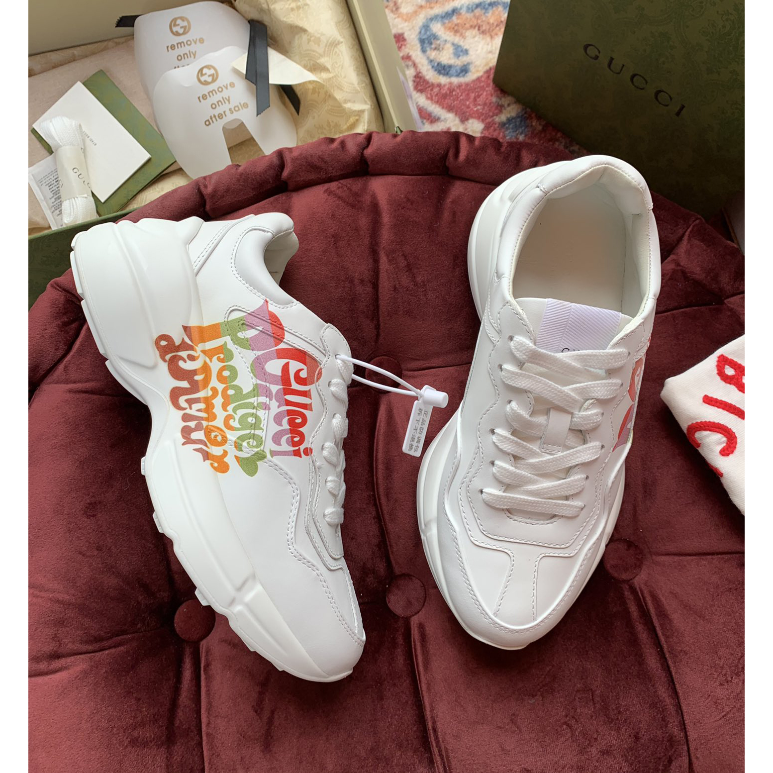 Gucci Men's Rhyton Sneaker In White - FashionPlug