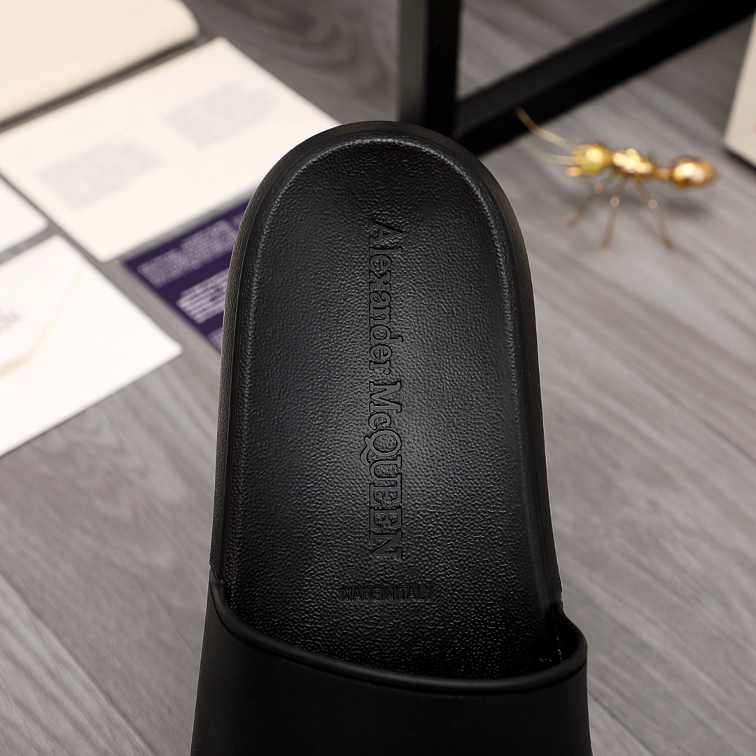 Alexander Mqueen Logo Slipper - FashionPlug