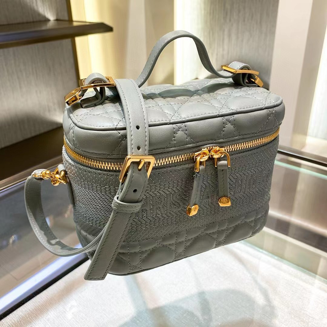 Dior Travel Handbag（18.5-13-10CM） - FashionPlug