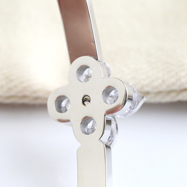 Louis Vuitton Bracelet - FashionPlug