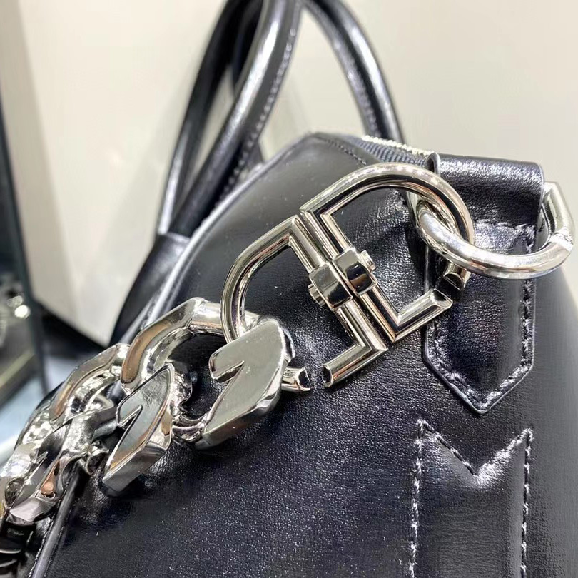 Givenchy Black  Chain Small Antigona Bag(28-17-23cm) - FashionPlug