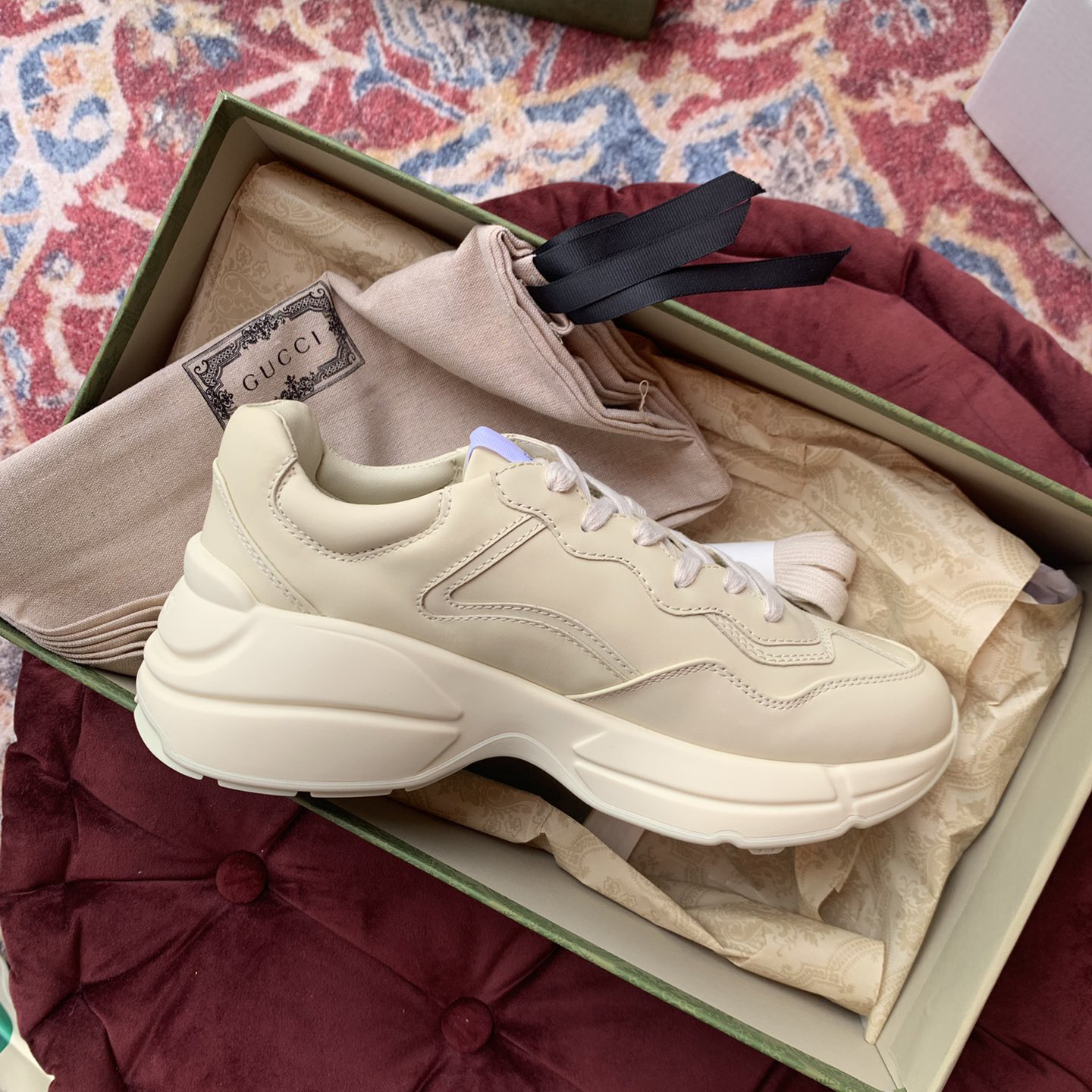 Gucci Men's Rhyton Sneaker In White - FashionPlug