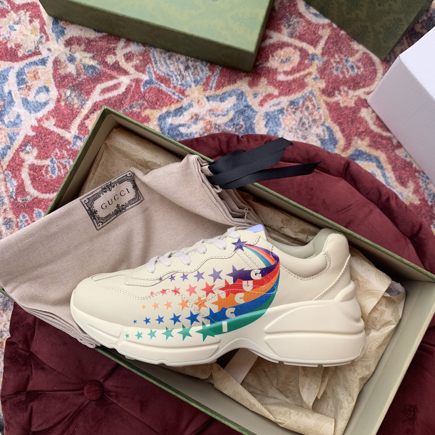 Gucci Men's Rhyton Sneaker In White - FashionPlug