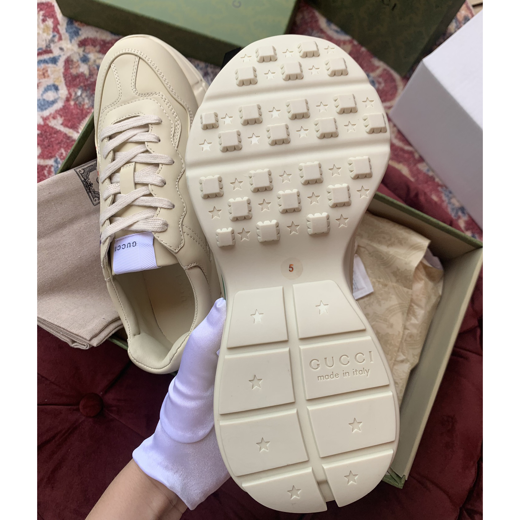 Gucci Men's Rhyton Sneaker In White - FashionPlug