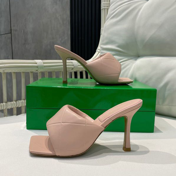 Bottega Veneta Padded Leather Sandals - FashionPlug
