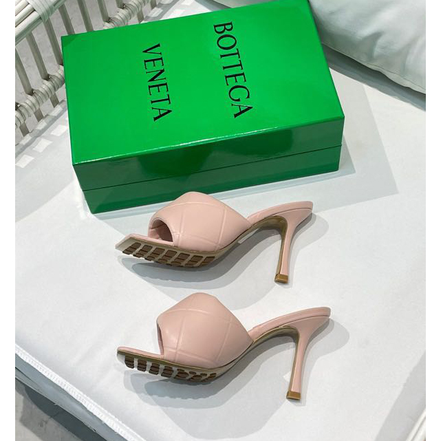 Bottega Veneta Padded Leather Sandals - FashionPlug