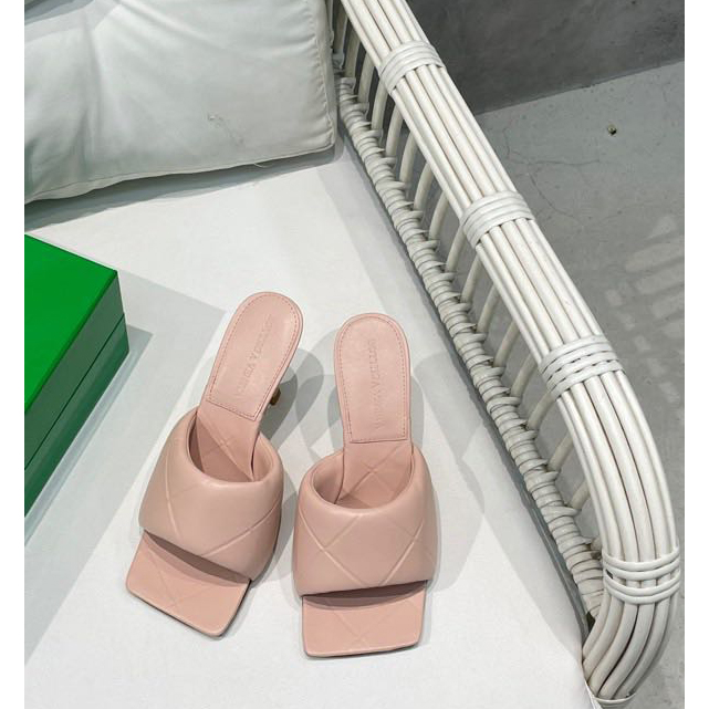 Bottega Veneta Padded Leather Sandals - FashionPlug