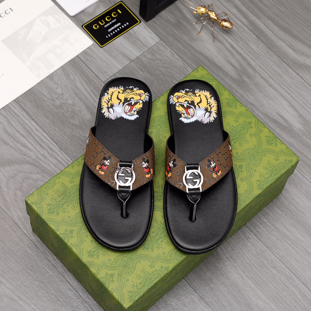 Gucci Rubber GG Men's Flip Flops - FashionPlug