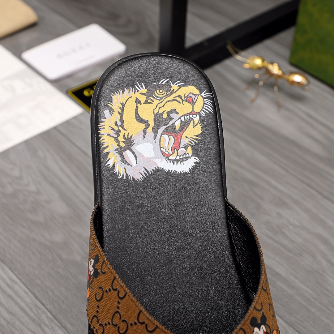 Gucci Rubber GG Men's Flip Flops - FashionPlug