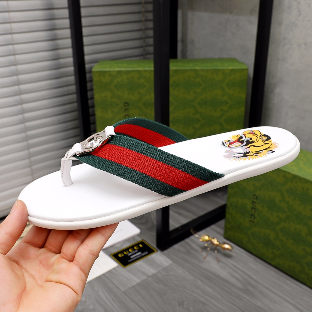 Gucci Rubber GG Men's Flip Flops - FashionPlug
