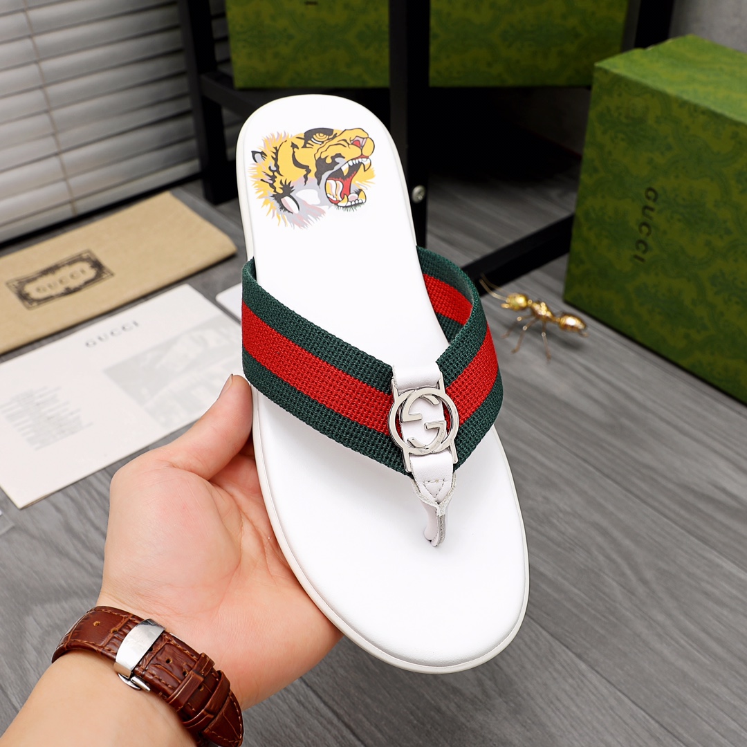 Gucci Rubber GG Men's Flip Flops - FashionPlug