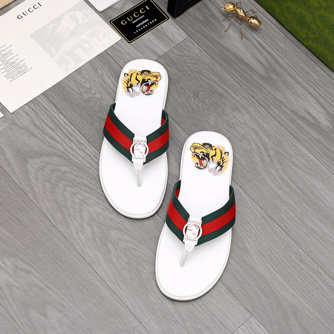 Gucci Rubber GG Men's Flip Flops - FashionPlug