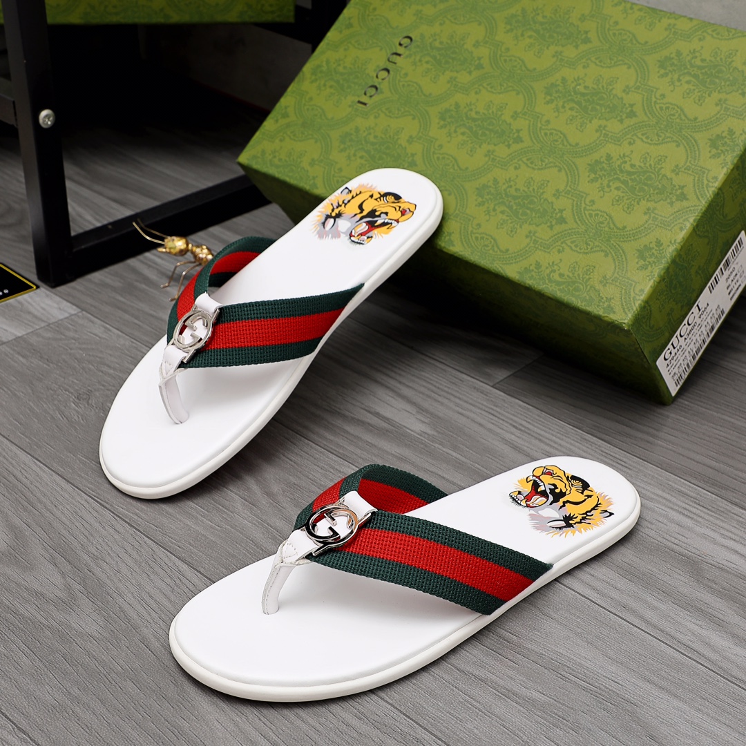 Gucci Rubber GG Men's Flip Flops - FashionPlug