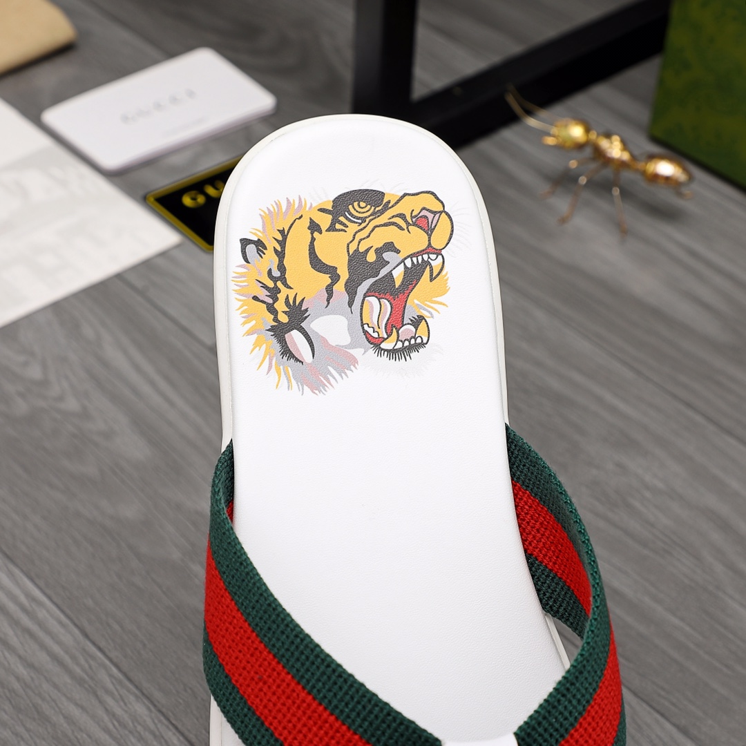 Gucci Rubber GG Men's Flip Flops - FashionPlug