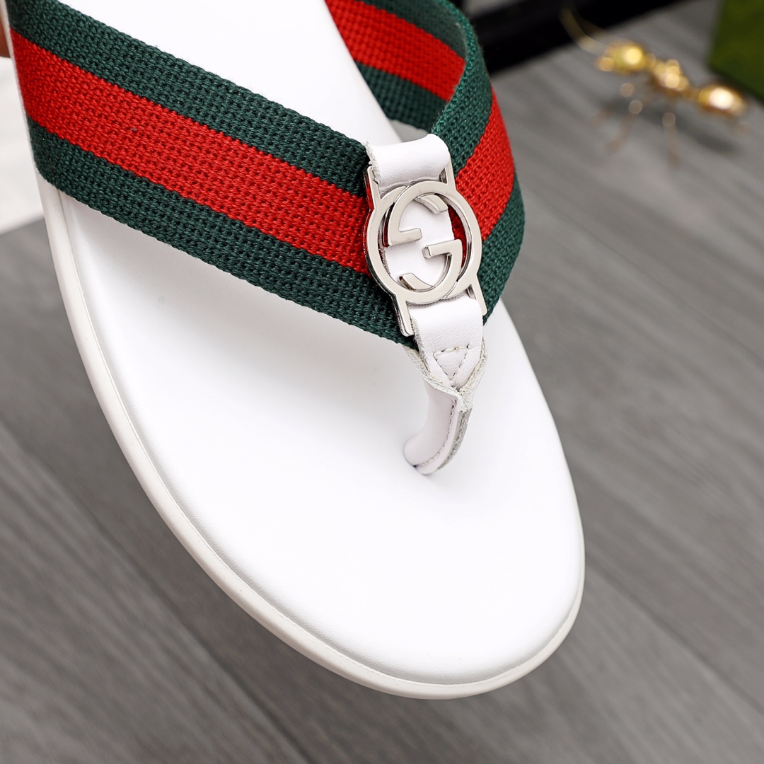 Gucci Rubber GG Men's Flip Flops - FashionPlug