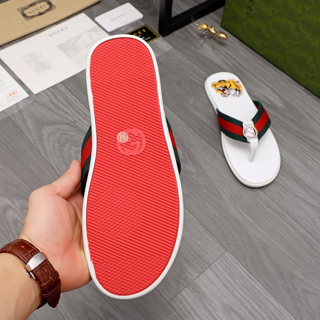 Gucci Rubber GG Men's Flip Flops - FashionPlug