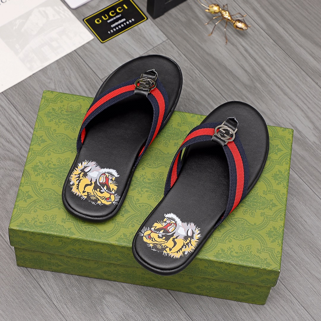 Gucci Rubber GG Men's Flip Flops - FashionPlug