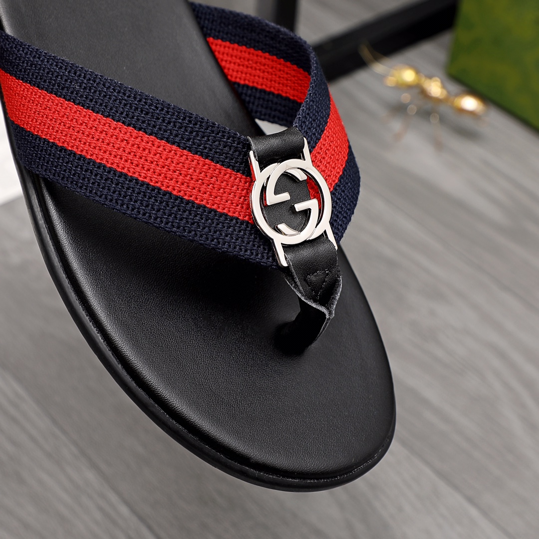 Gucci Rubber GG Men's Flip Flops - FashionPlug