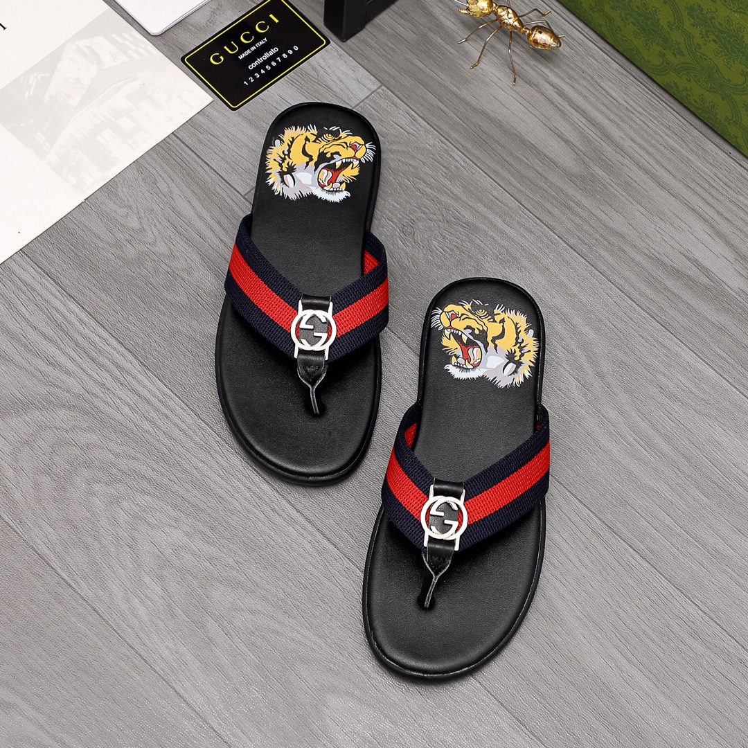 Gucci Rubber GG Men's Flip Flops - FashionPlug
