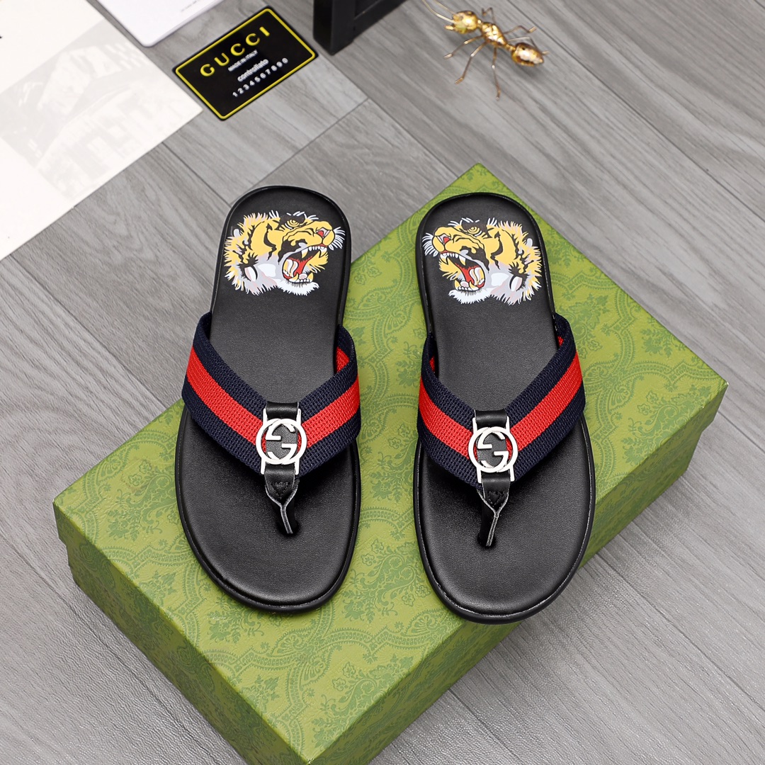 Gucci Rubber GG Men's Flip Flops - FashionPlug