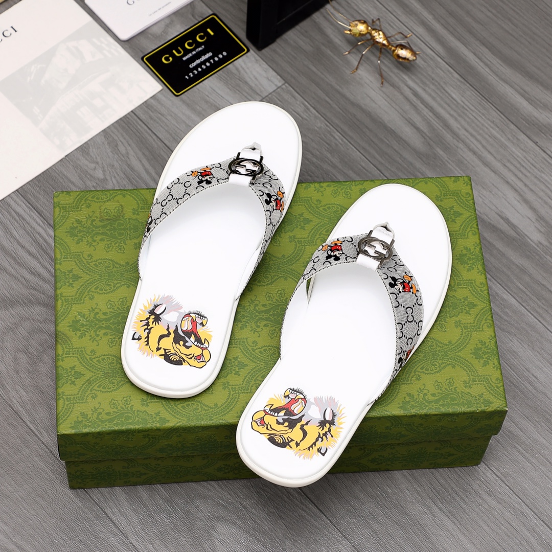 Gucci Rubber GG Men's Flip Flops - FashionPlug
