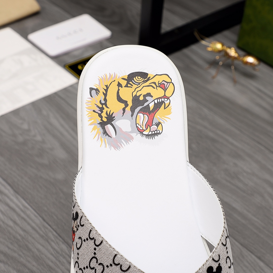 Gucci Rubber GG Men's Flip Flops - FashionPlug