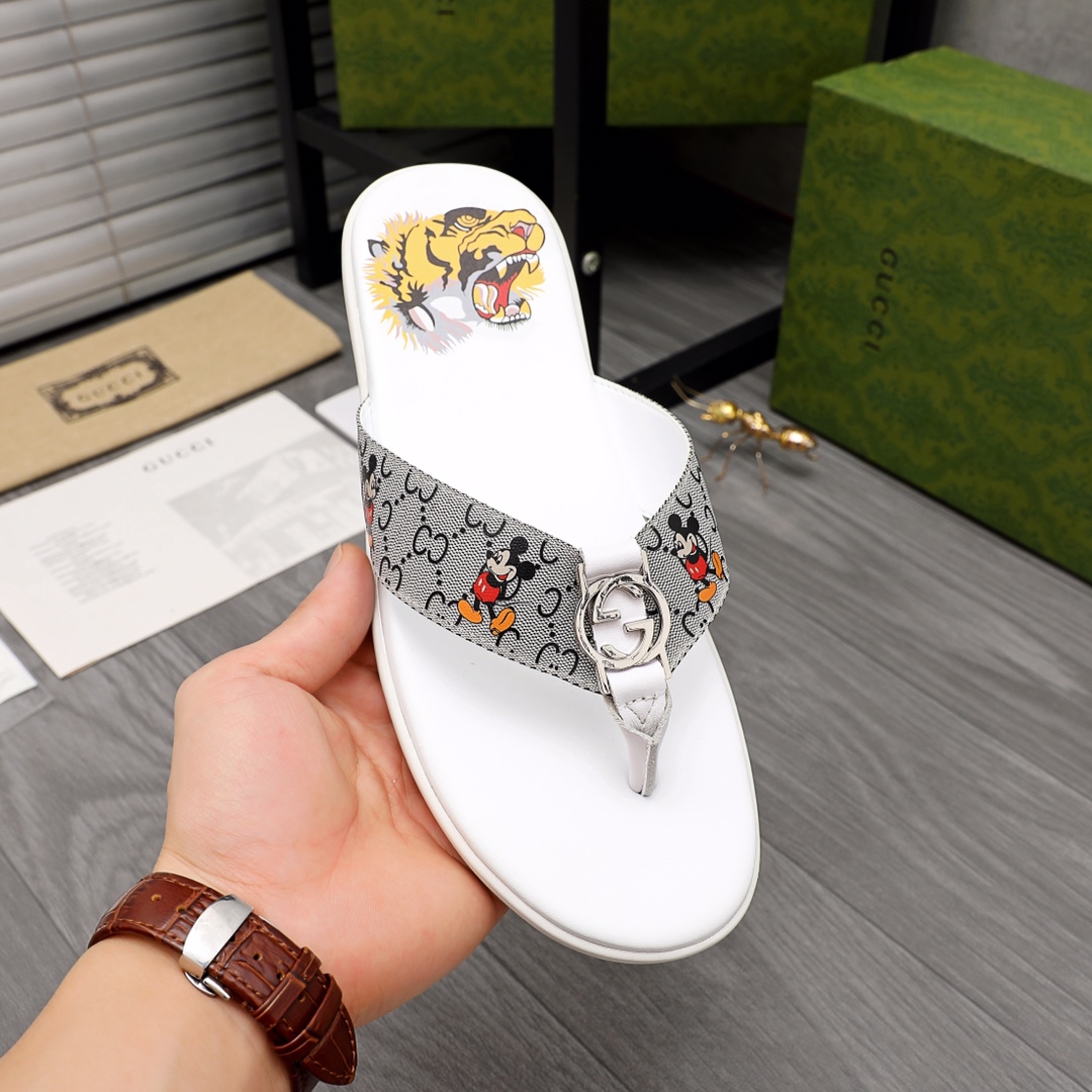 Gucci Rubber GG Men's Flip Flops - FashionPlug