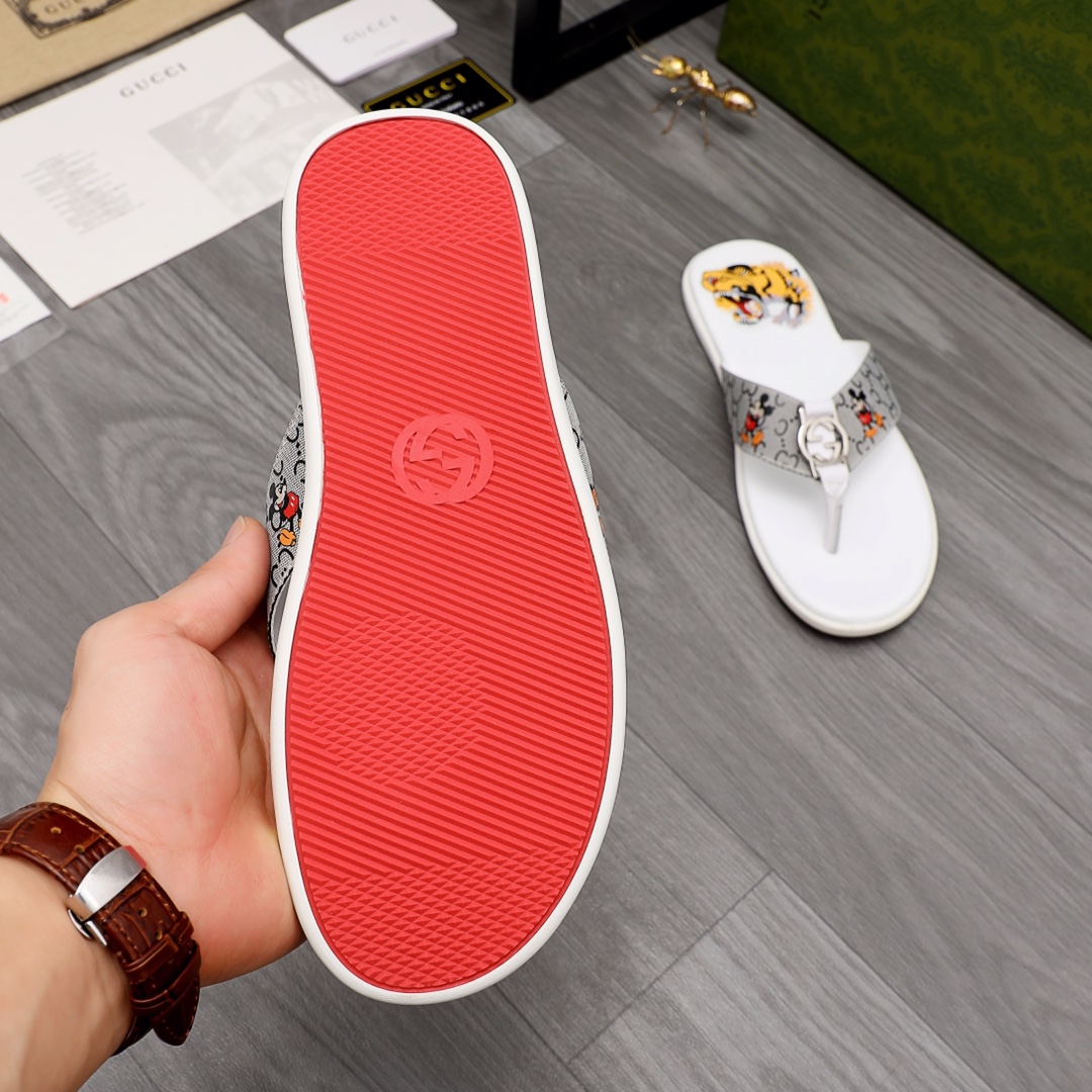 Gucci Rubber GG Men's Flip Flops - FashionPlug