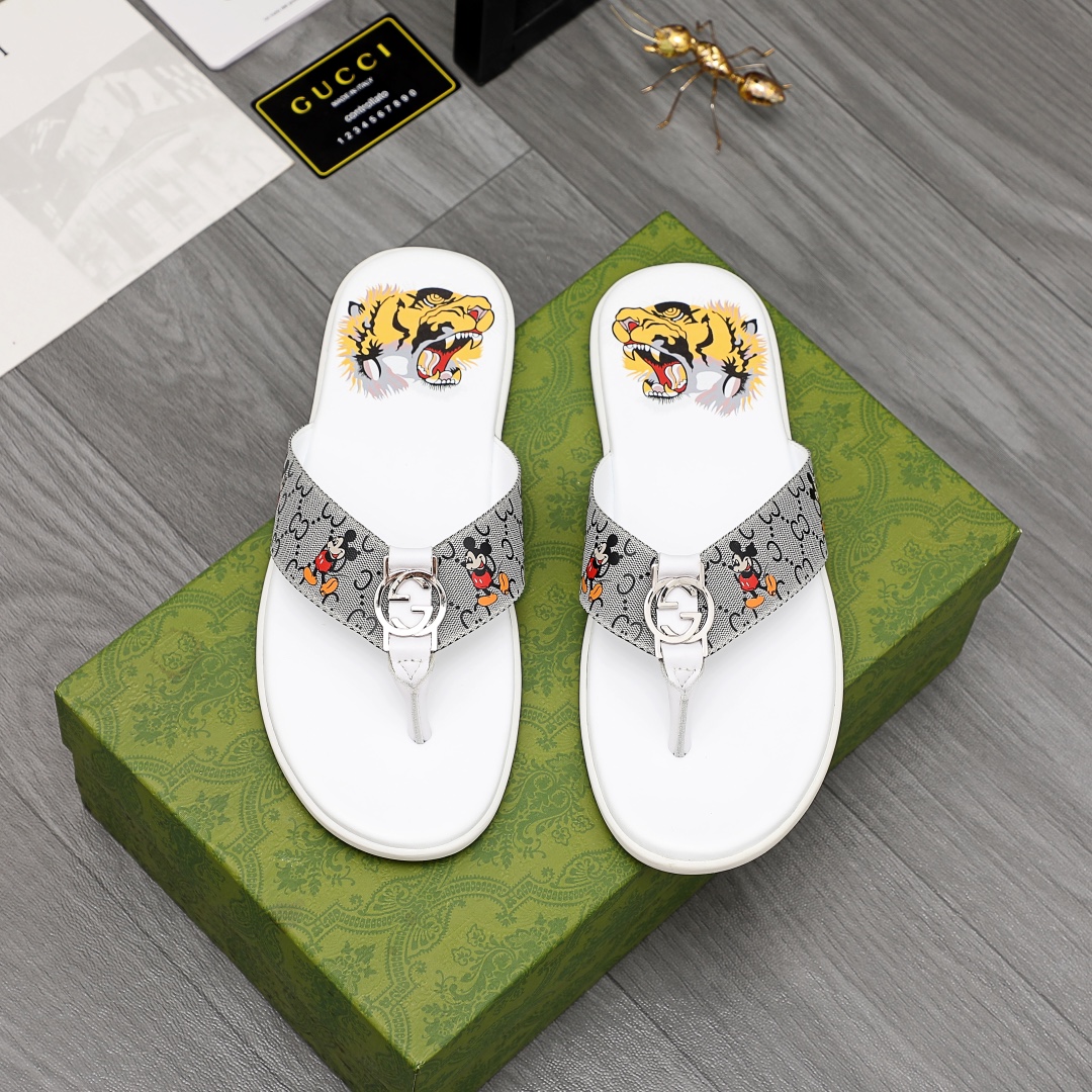 Gucci Rubber GG Men's Flip Flops - FashionPlug