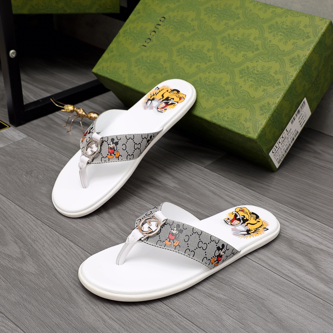 Gucci Rubber GG Men's Flip Flops - FashionPlug