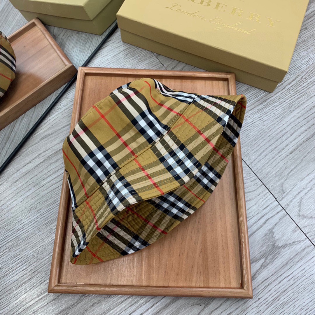 Burberry Vintage Check Cotton Bucket Hat - FashionPlug