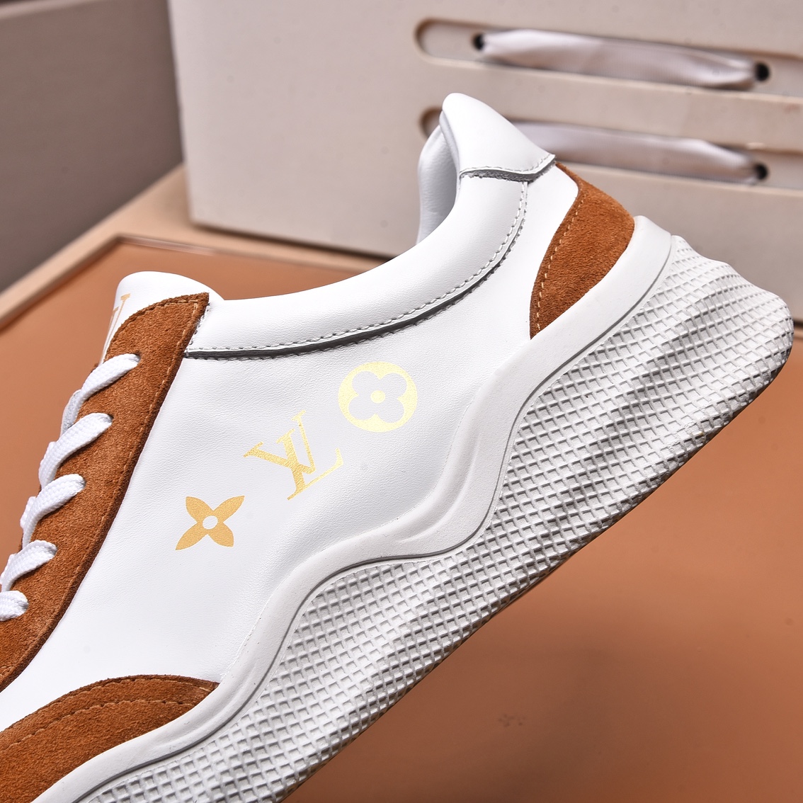 Louis Vuitton Men's Logo Sneaker - FashionPlug