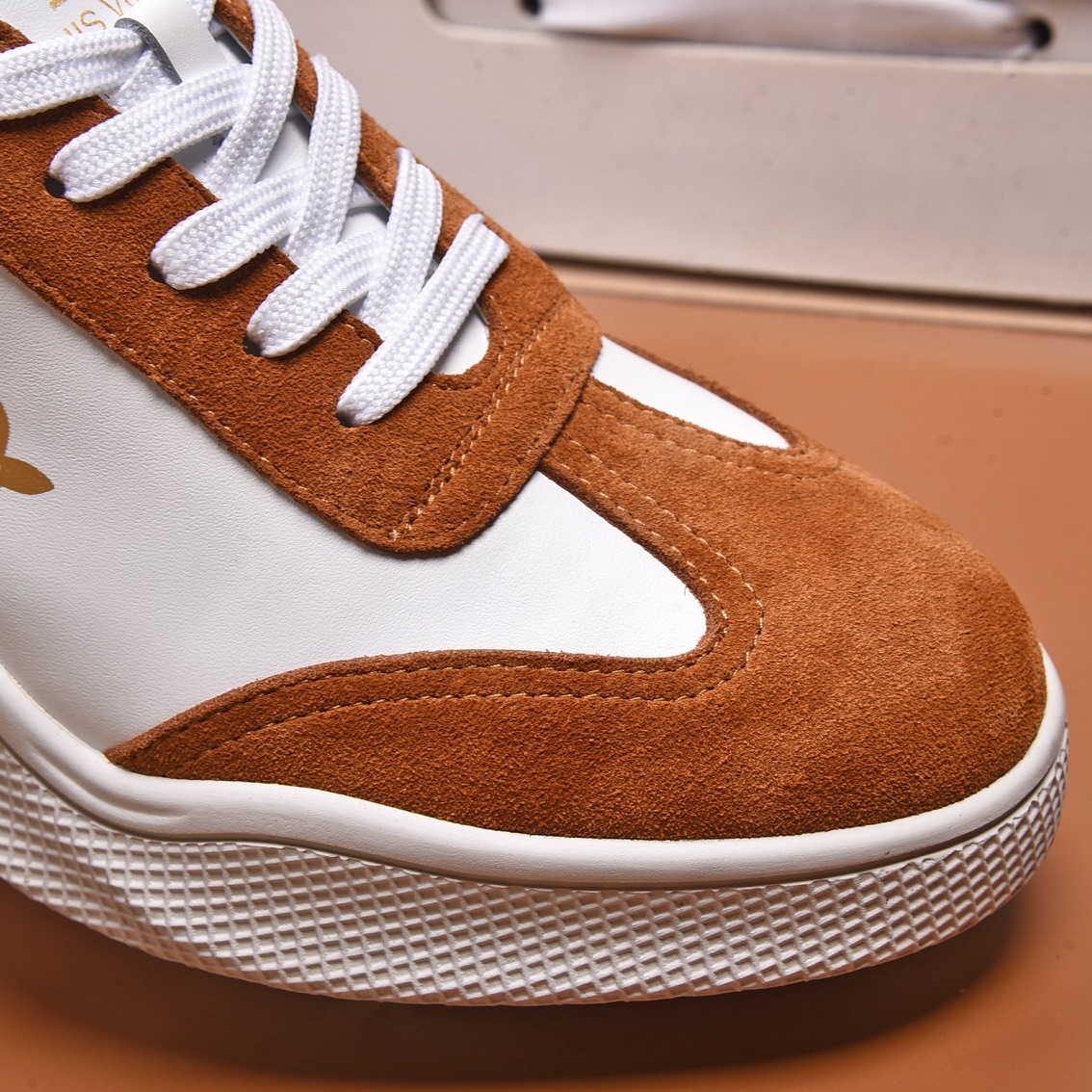Louis Vuitton Men's Logo Sneaker - FashionPlug