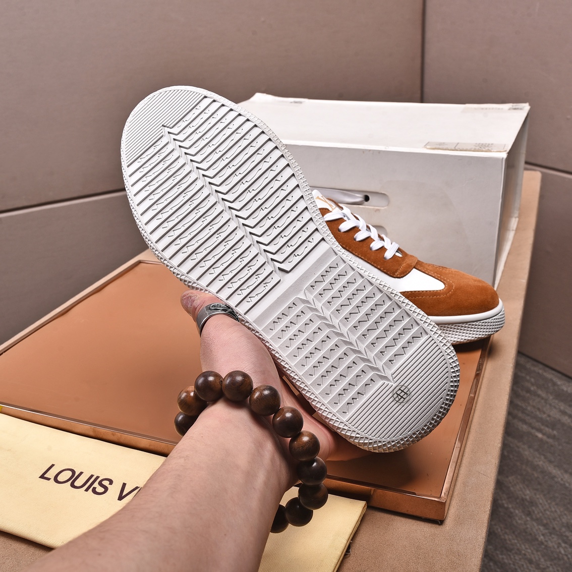 Louis Vuitton Men's Logo Sneaker - FashionPlug