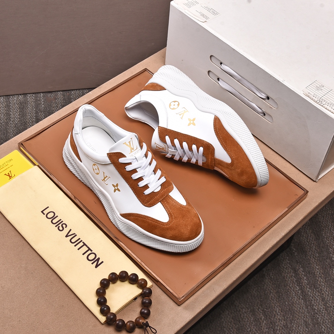 Louis Vuitton Men's Logo Sneaker - FashionPlug