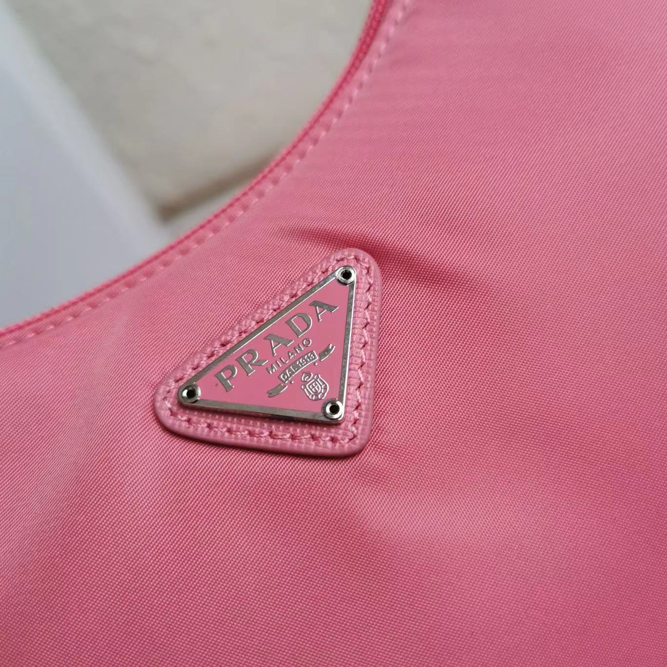 Prada Logo Shoulder  Bag (23-13-5cm) - FashionPlug
