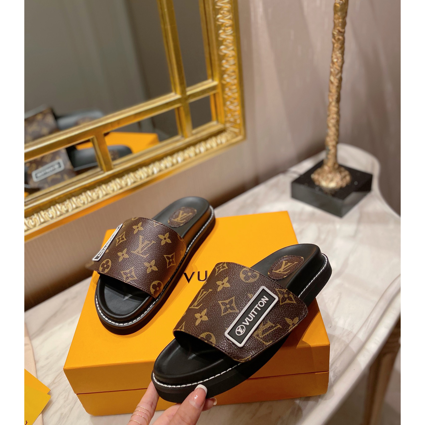 Louis Vuitton Monogram Slipper - FashionPlug