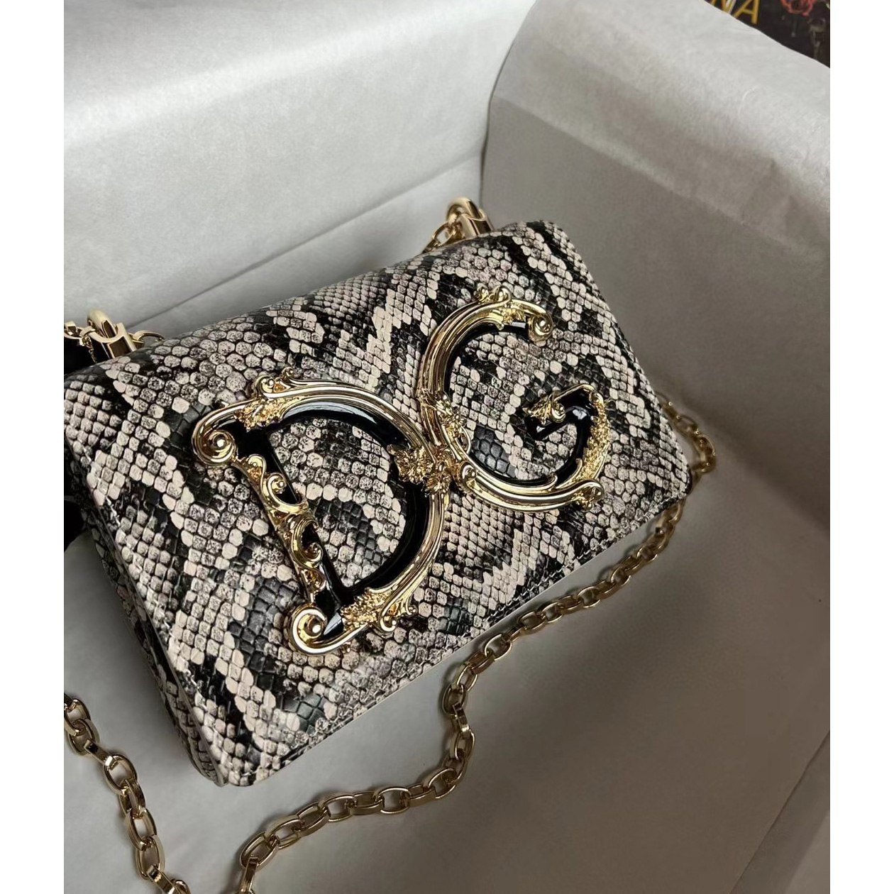 Dolce & Gabbana Women's Dg Logo Crossbody Bag(21-15-4cm) - FashionPlug