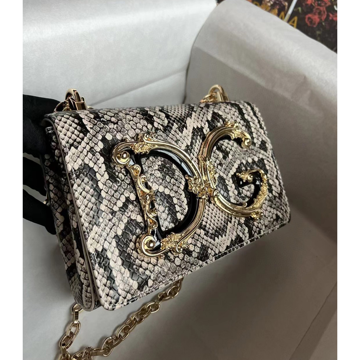 Dolce & Gabbana Women's Dg Logo Crossbody Bag(21-15-4cm) - FashionPlug