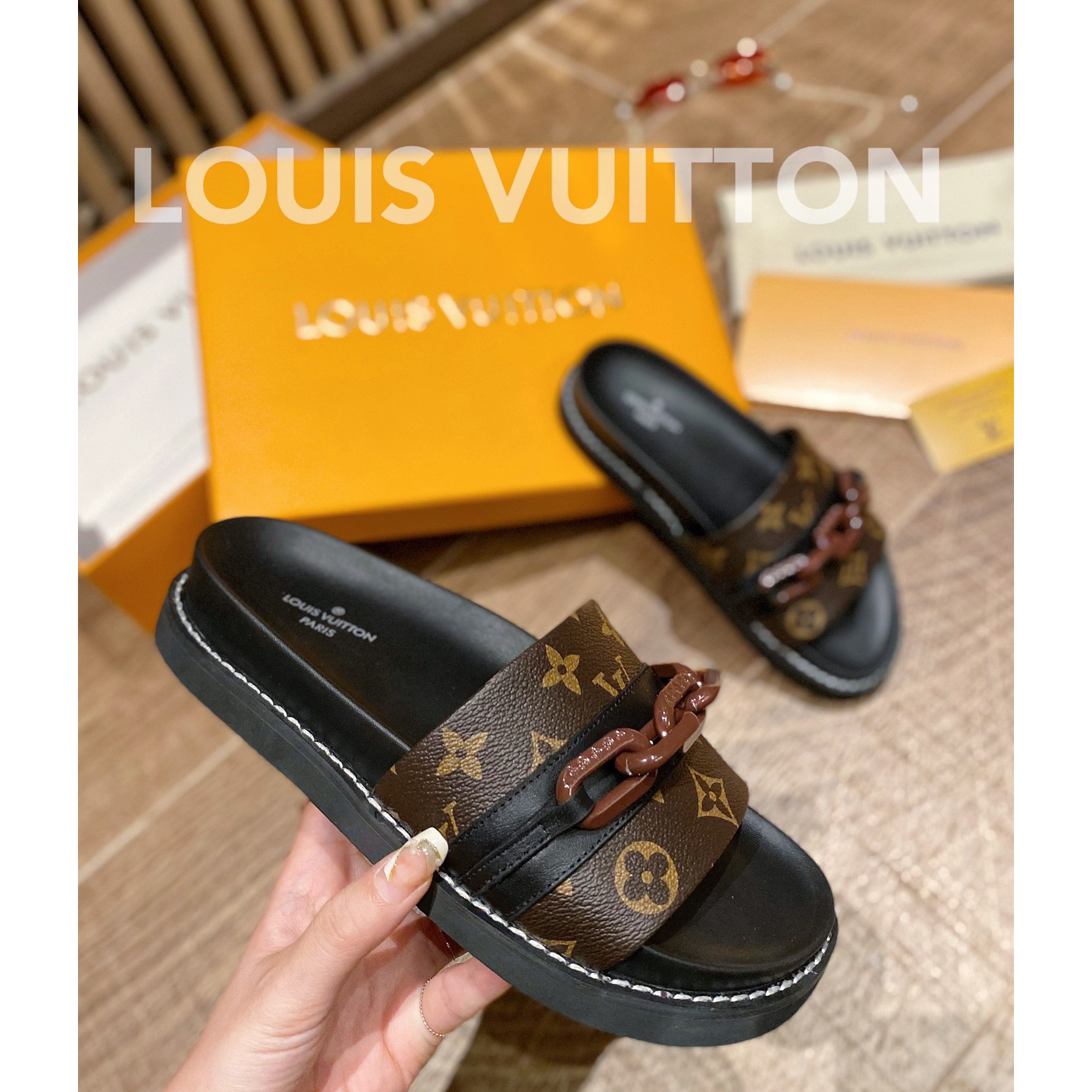 Louis Vuitton Monogram Slipper - FashionPlug
