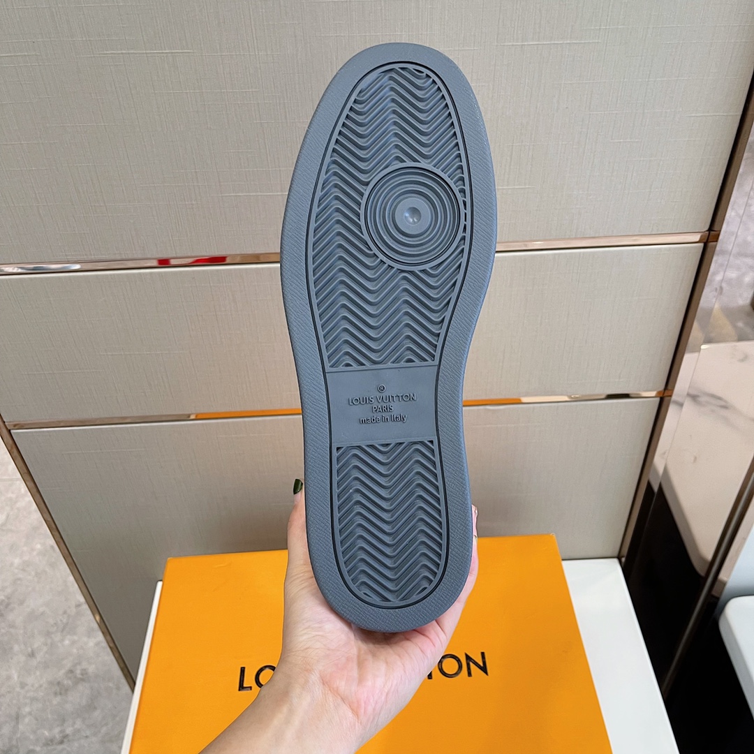 Louis Vuitton Men's Rivoli Sneaker - FashionPlug