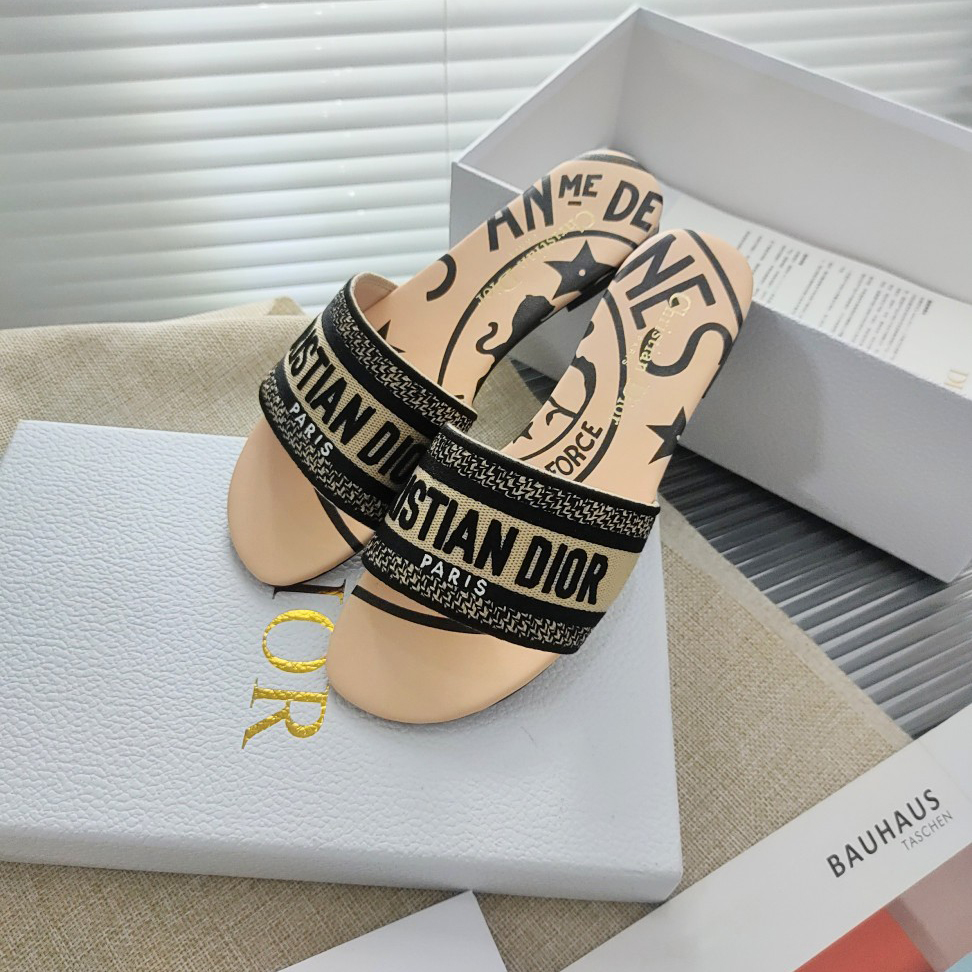 Dior Beige Jute Canvas Embroidered with Dior Union Motif Dway Slide - FashionPlug