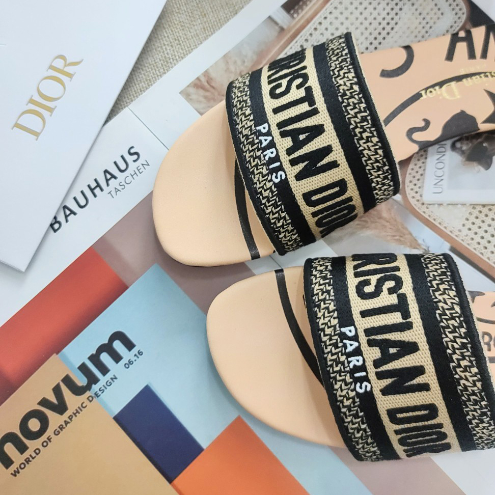 Dior Beige Jute Canvas Embroidered with Dior Union Motif Dway Slide - FashionPlug