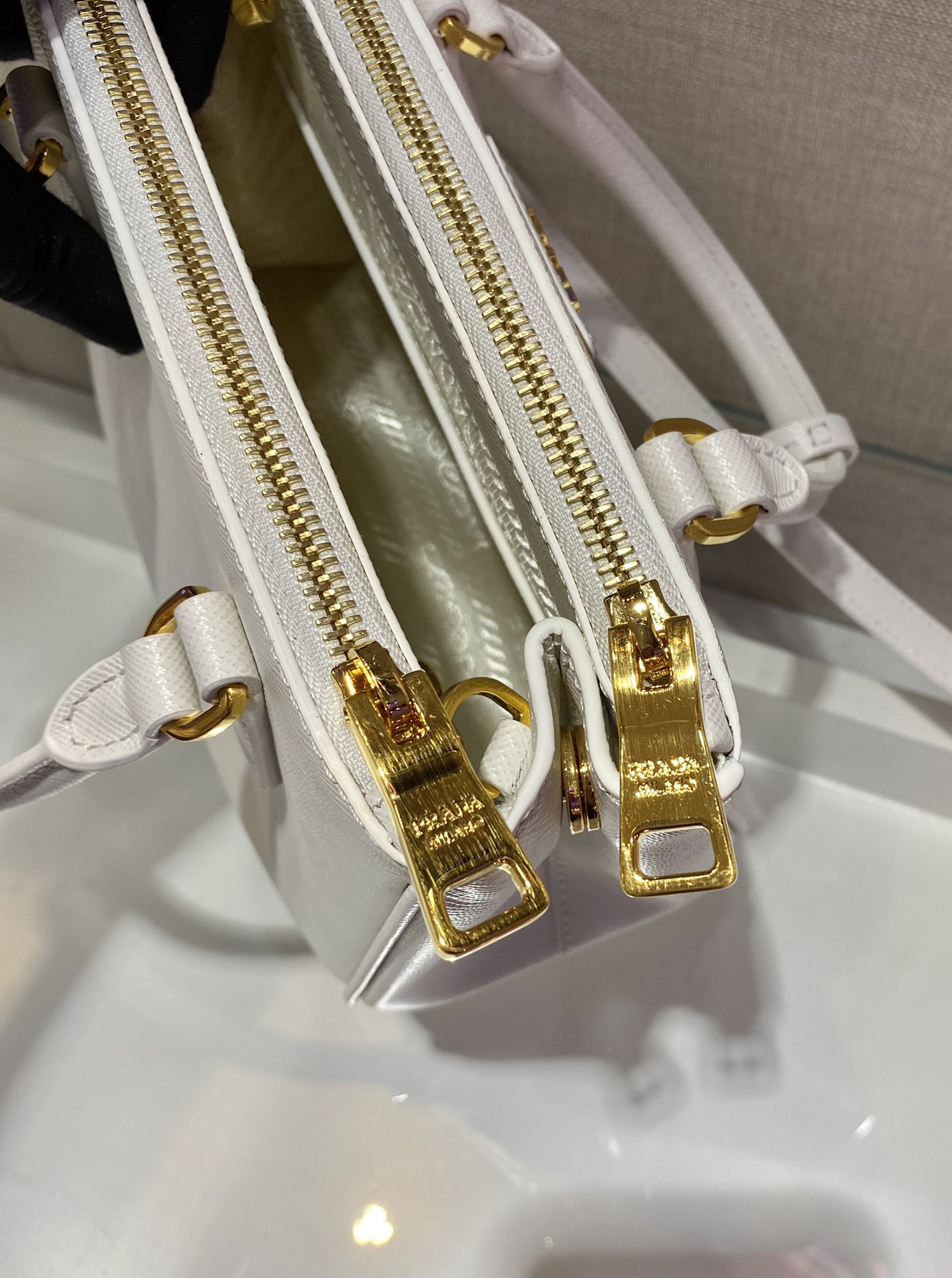 Prada Galleria Saffiano Leather Micro-Bag(20-14.5-9.5cm)   1BA906 - FashionPlug