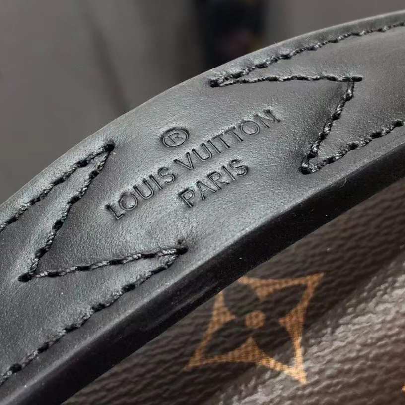 Louis Vuitton S Lock Sling Bag(21-15-4cm)    M45807 - FashionPlug